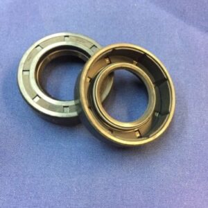 Rolls Royce Phantom III 3 upper outer fulcrum oil control seal (loc M33)
