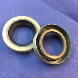 Rolls Royce Phantom III 3 lower outer fulcrum seal (Loc M34)